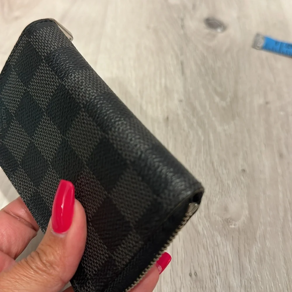 Louis Vuitton Authentic Damier Graphite Pattern Zippy Coin/ Card Wallet.